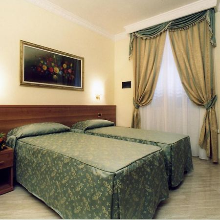 Отель Magic House Рим Экстерьер фото