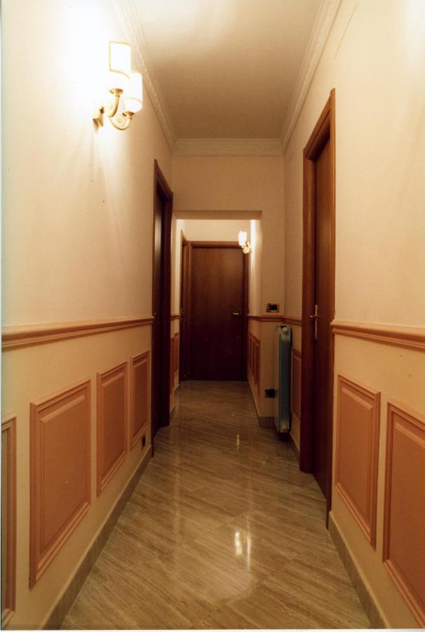 Отель Magic House Рим Экстерьер фото